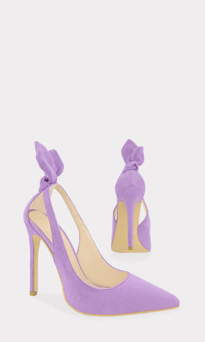 BLONDE HEELS DE GAMUZA COLOR MORADO LILA CON TACON DE AGUJA Y ESCOTE PRONUNCIADO A LOS COSTADOS