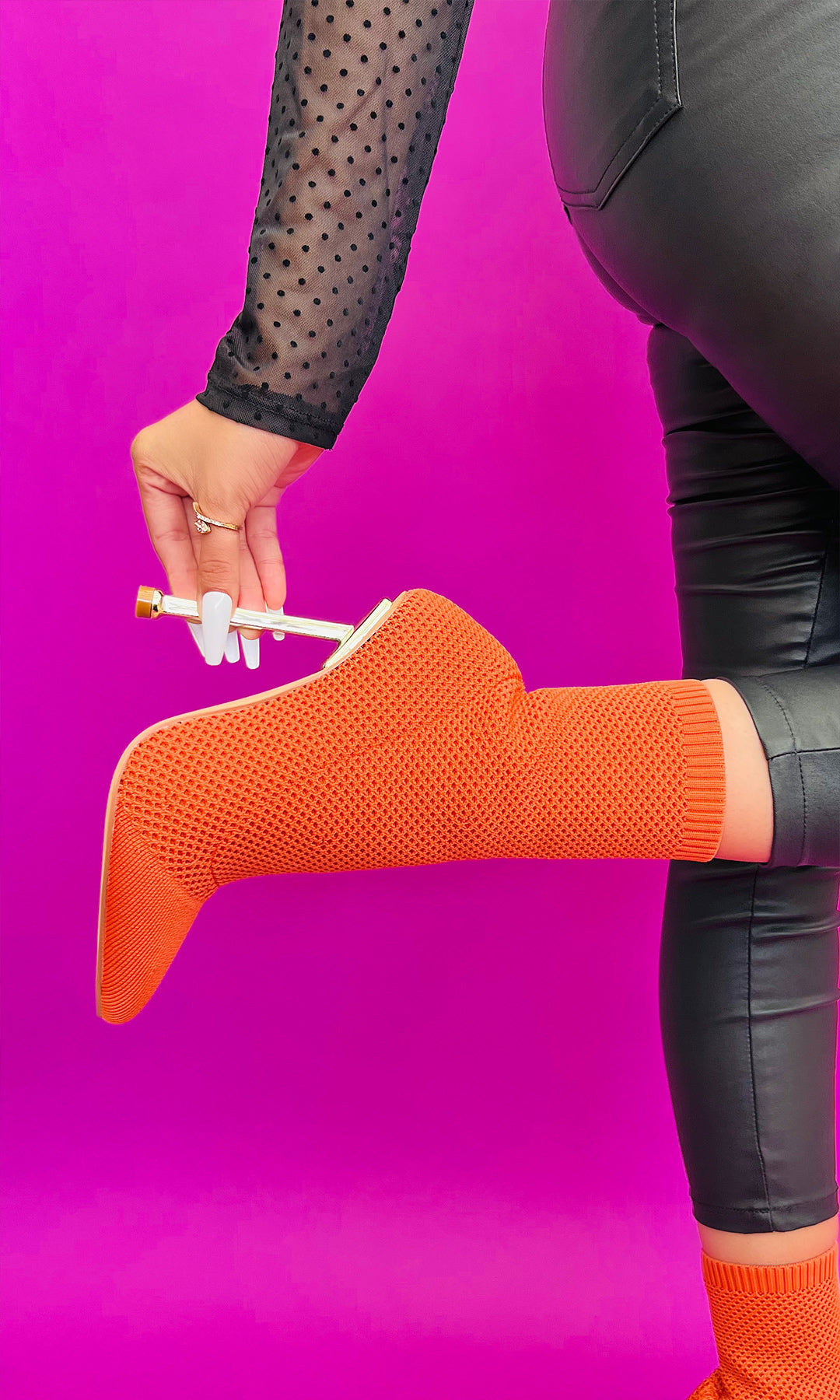 DIVINE DIVINE BOTAS ARRIBA DE TOBILLO CON PUNTA EN PICO COLOR NARANJA PARA USAR CON PANTALONES DE VINIPIEL