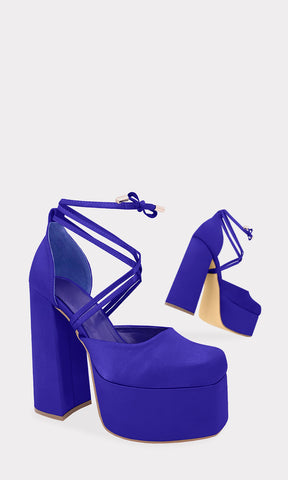 EUPHORIA PLATAFORMAS CERRADAS DE SATIN AZUL CON TACON DE 14 CM PARA USAR CON VESTIDOS CORTOS