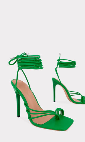 INTEREST HEELS DE TALON DESCUBIERTO Y STRAPS FINOS CON FORMA DE ANILLO EN PUNTA 