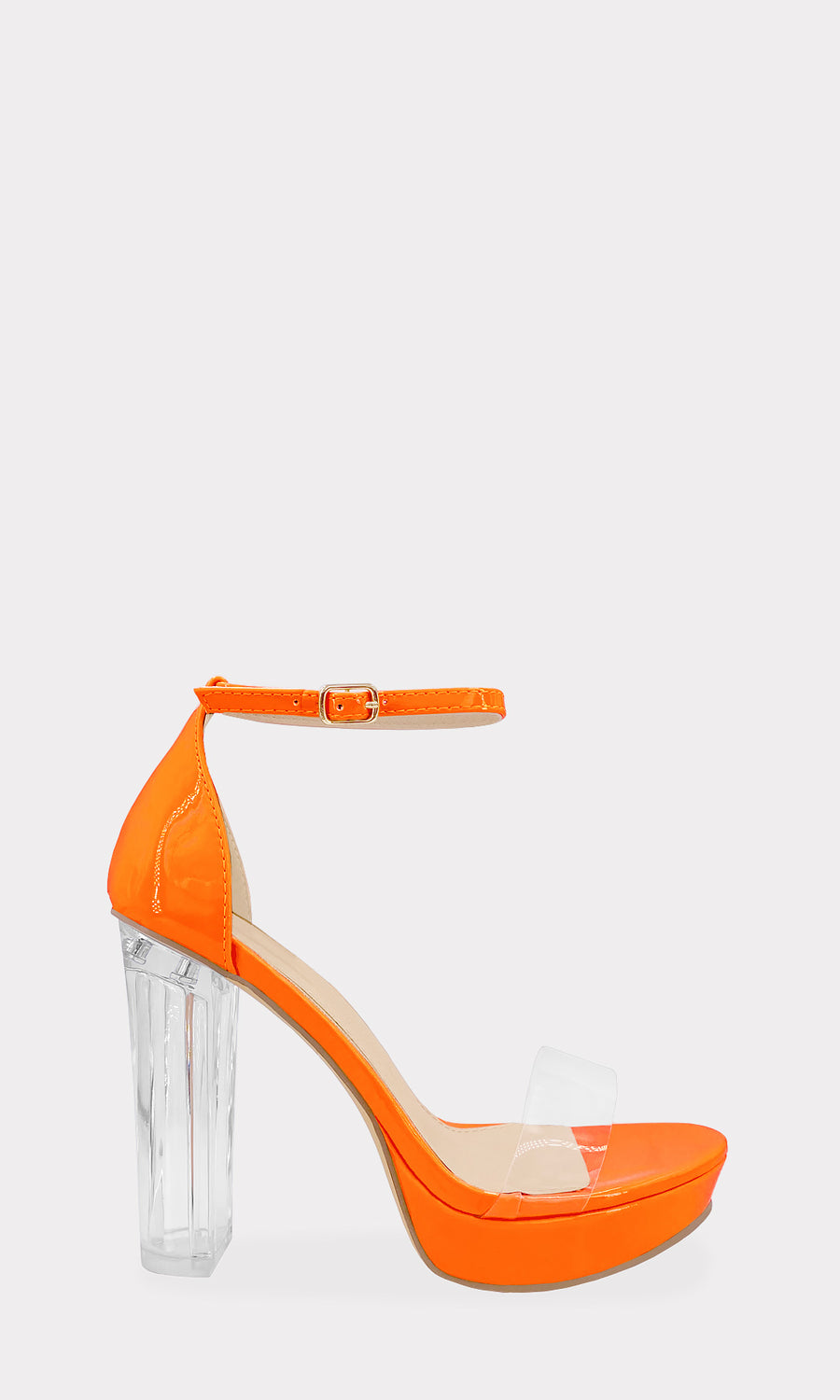 LOLA HEELS DE MODA COLOR NARANJA NEON CON TACON CUADRADO PARA COMBINAR CON MOM JEANS DOBLADOS EN LOOKS DE DIA