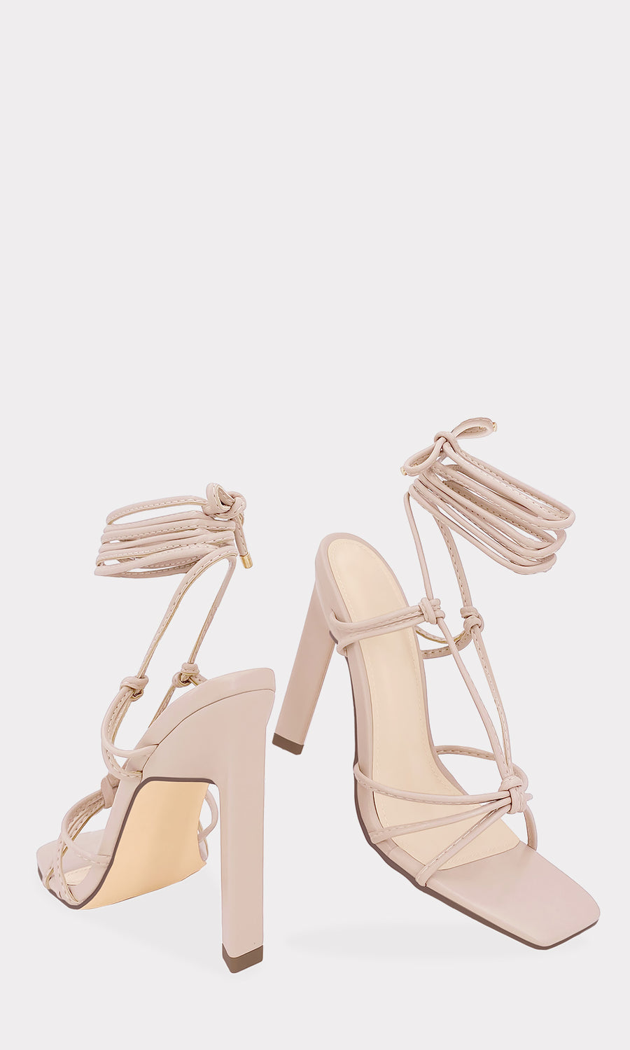 TRINA LACE UP HEELS DE VINIPIEL COLOR NUDE CON PUNTA CUADRADA PARA COMBINAR CON VESTIDOS FLOREADOS EN LOOKS DE PRIMAVERA