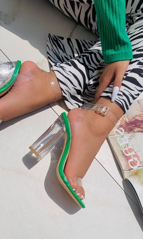 TULUM TACONES VERDES CON TACON DE ACRILICO PARA USAR CON PRENDAS DE ANIMAL PRINT Y COLORES VIVOS